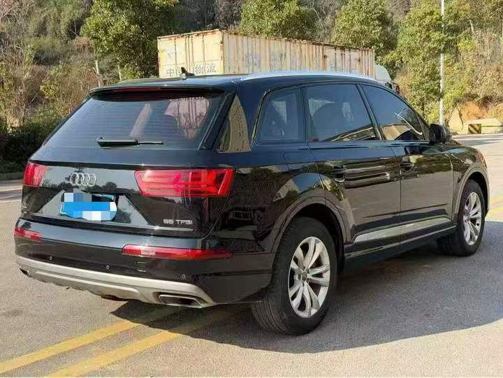 张家界17年奥迪Q77