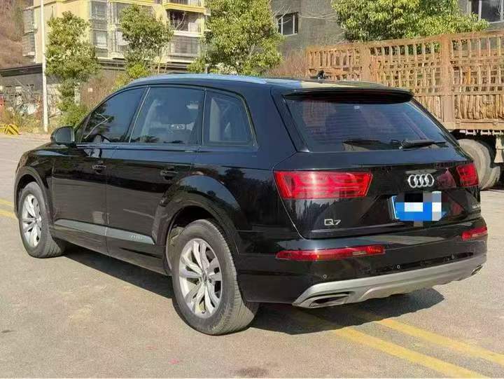 张家界17年奥迪Q78