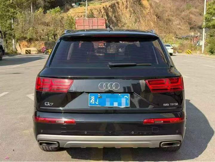 张家界17年奥迪Q79