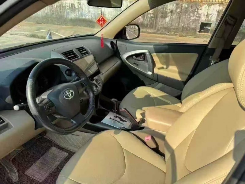 菏泽13年丰田RAV46