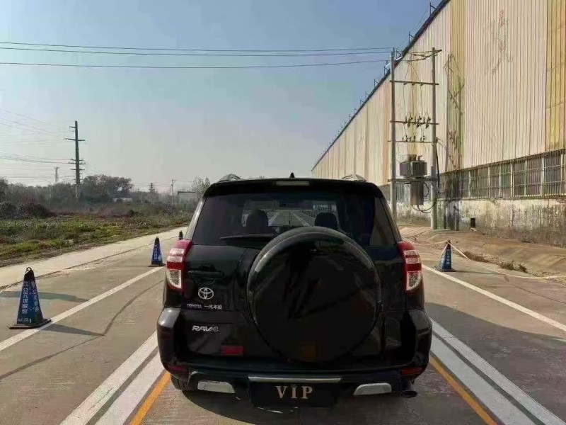 菏泽13年丰田RAV49