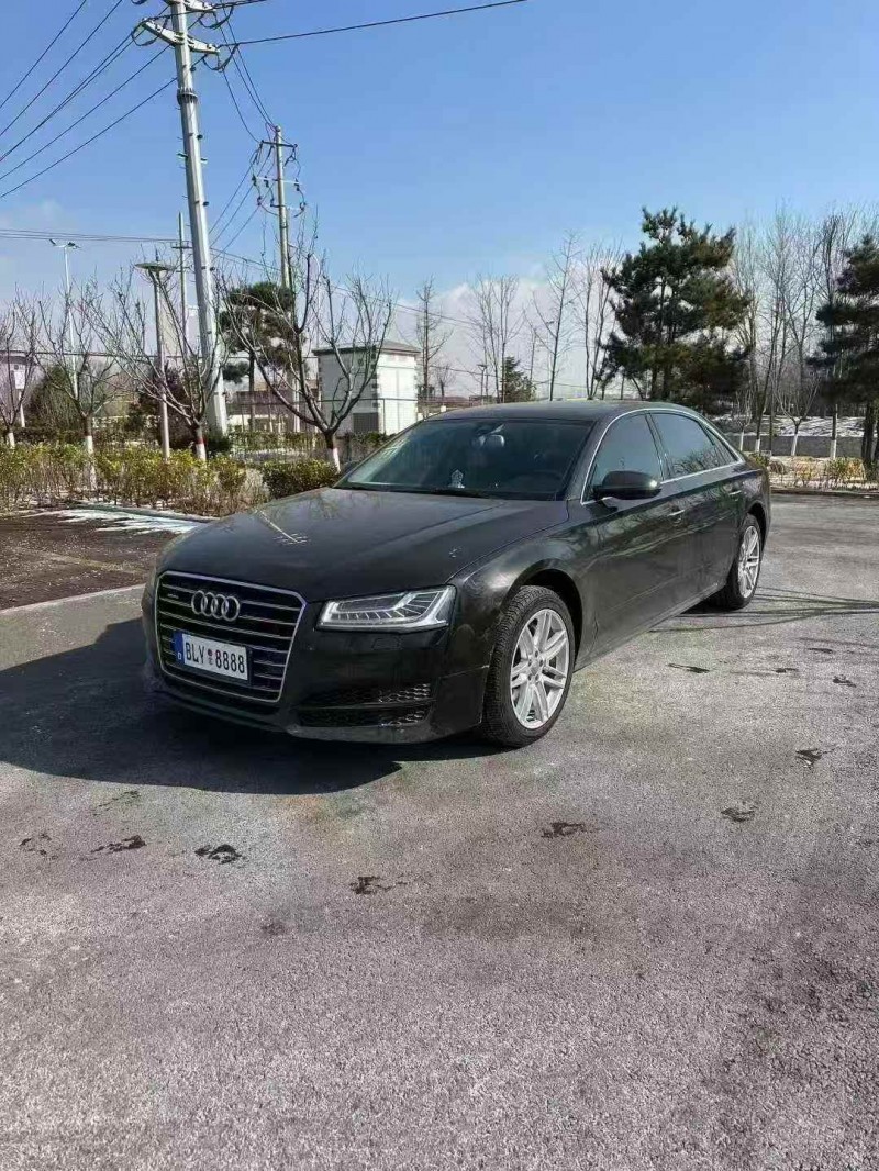 济宁18年奥迪A8L3