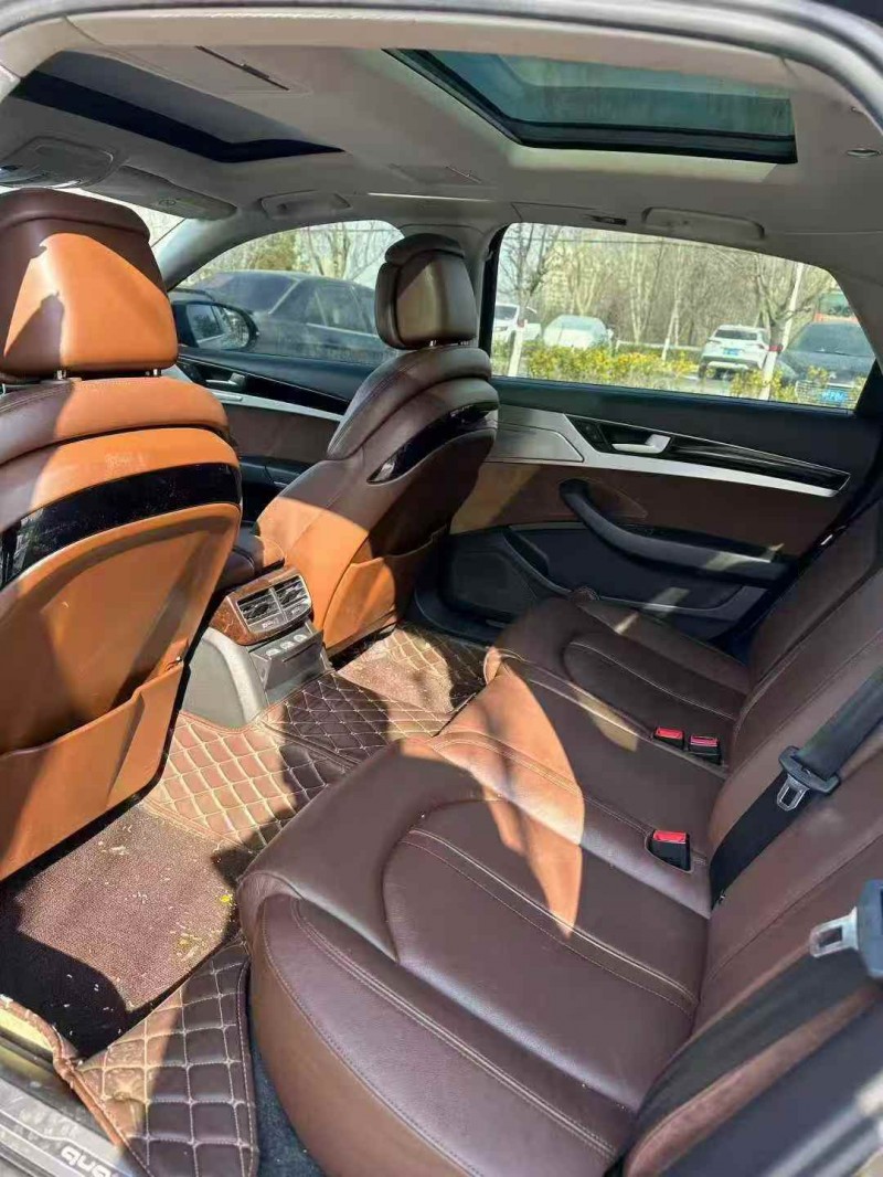 济宁18年奥迪A8L5