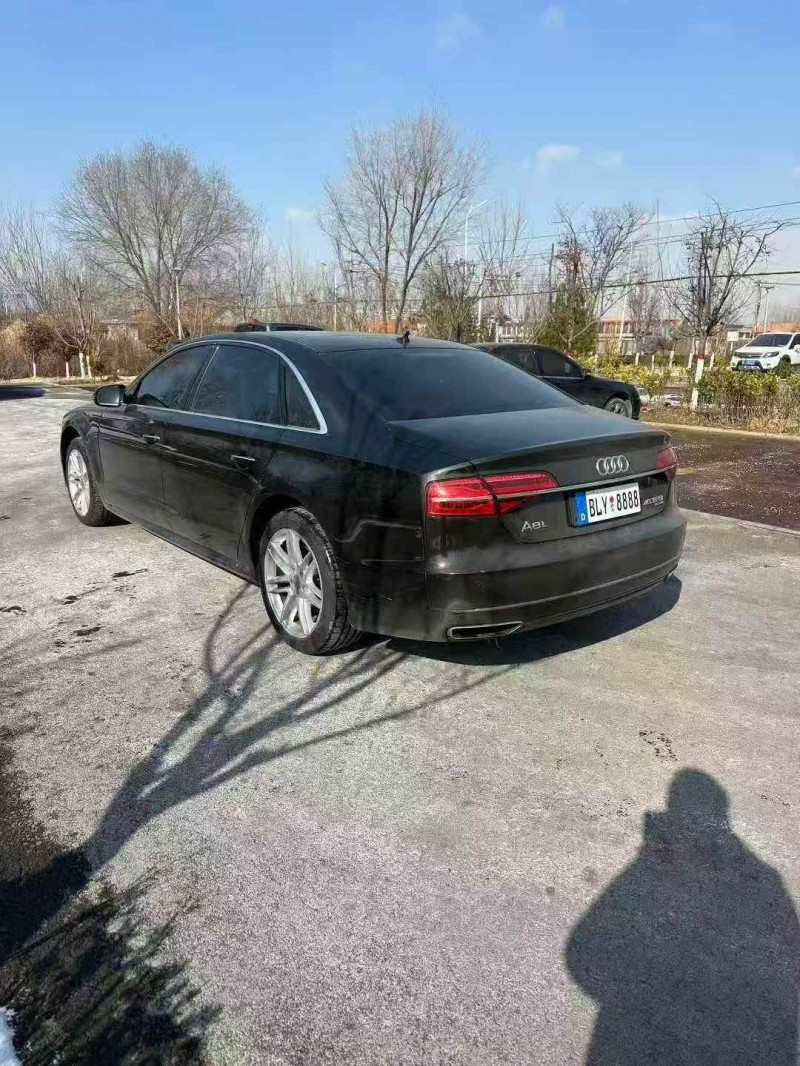 济宁18年奥迪A8L7