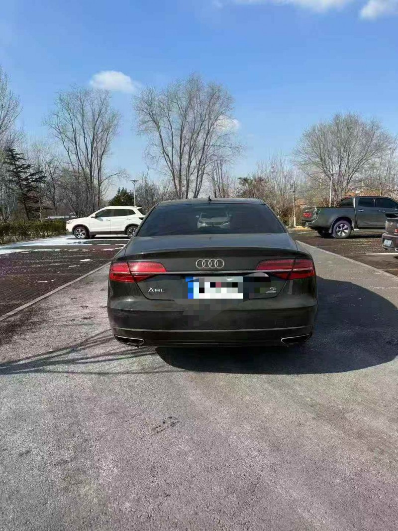 济宁18年奥迪A8L8