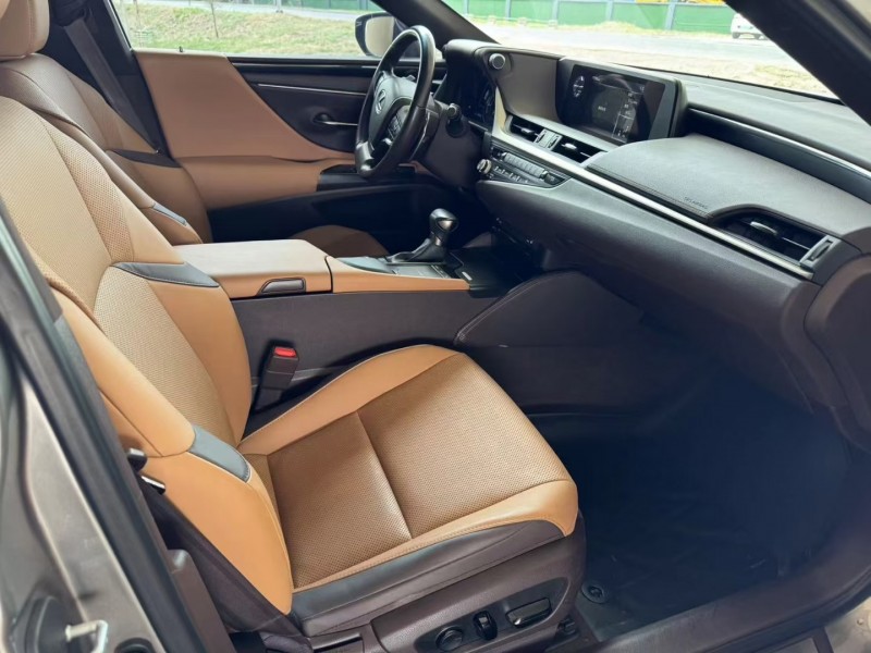 松原21年雷克萨斯ES4