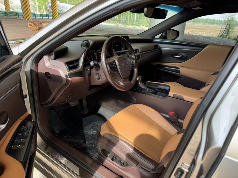 松原21年雷克萨斯ES5