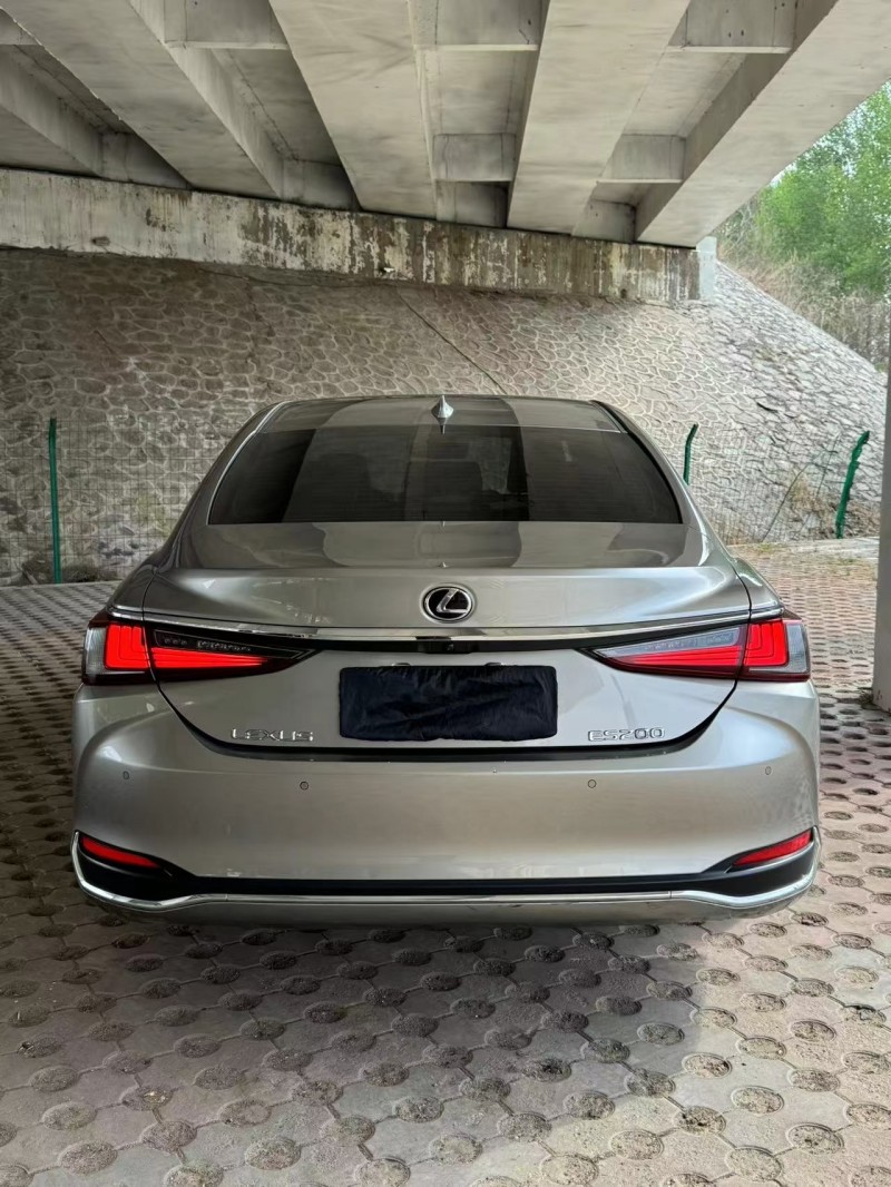 松原21年雷克萨斯ES9