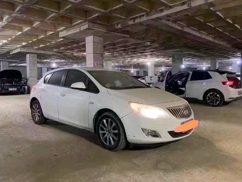 青岛15年别克英朗3