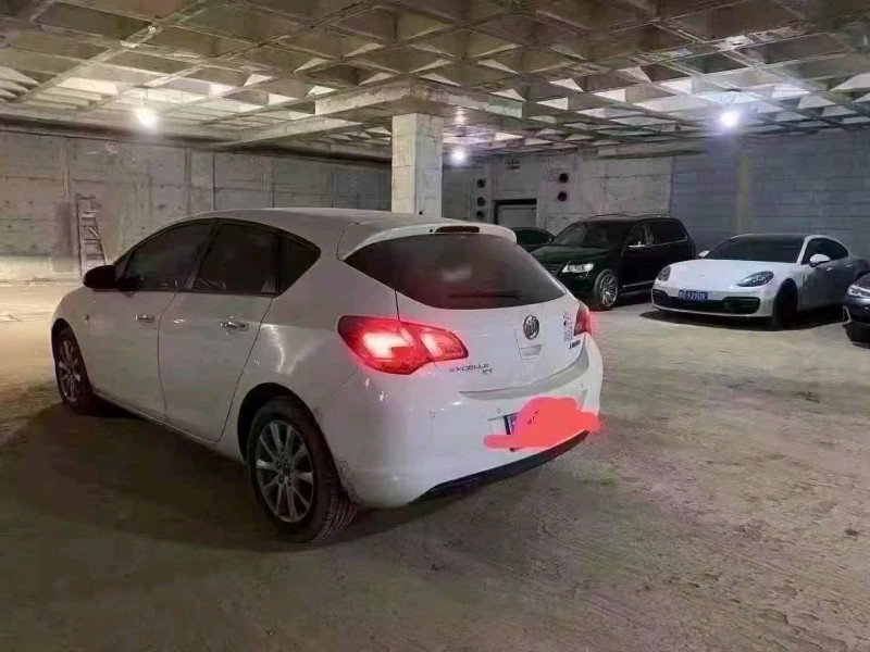 青岛15年别克英朗5