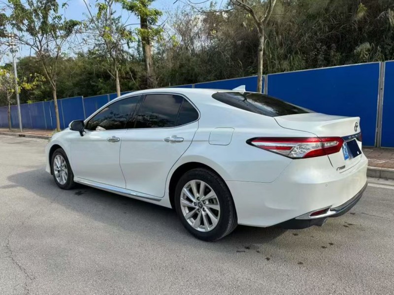 南宁23年丰田凯美瑞8