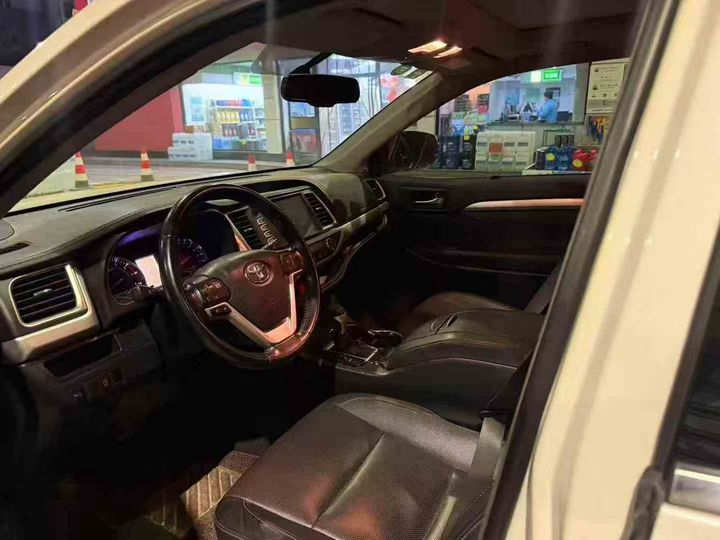 广州16年丰田汉兰达3