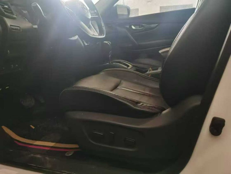 荆门19年日产奇骏5