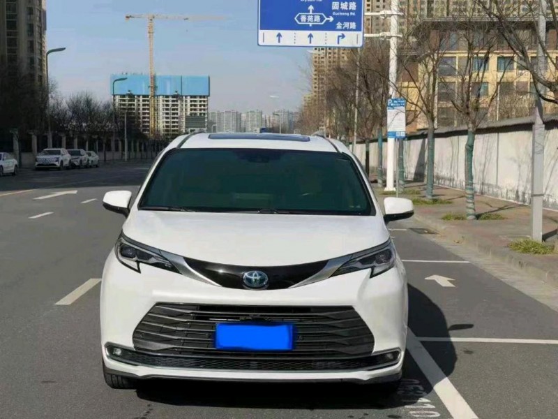 郑州22年丰田塞纳1