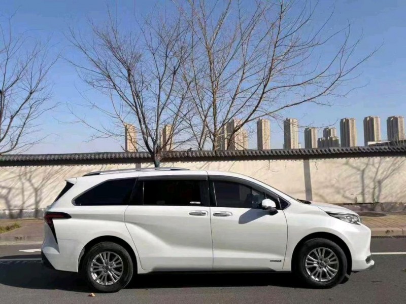 郑州22年丰田塞纳3