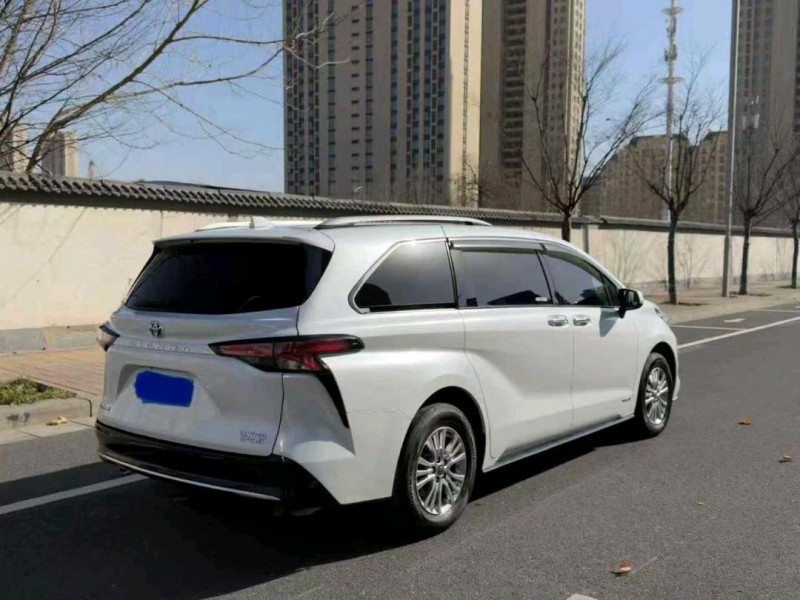 郑州22年丰田塞纳4