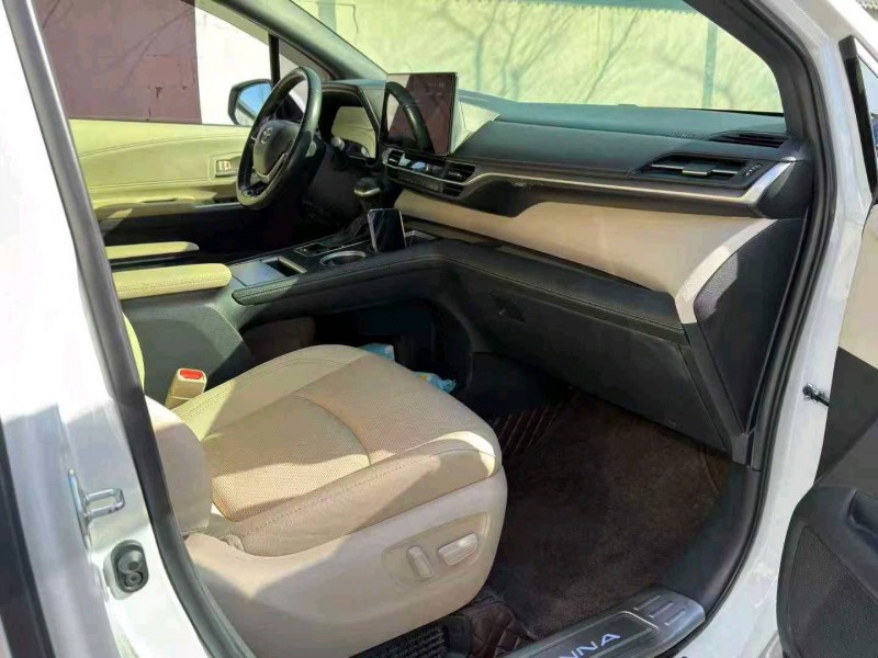 郑州22年丰田塞纳5