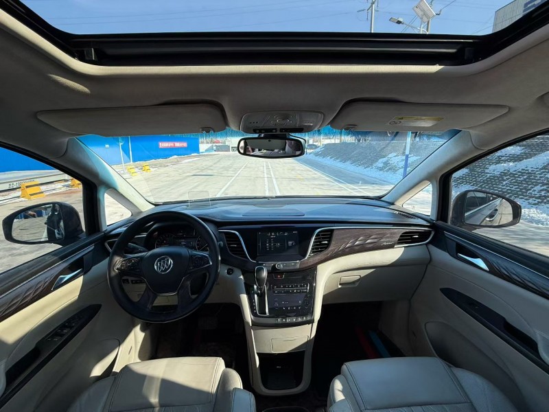 青岛17年别克GL84