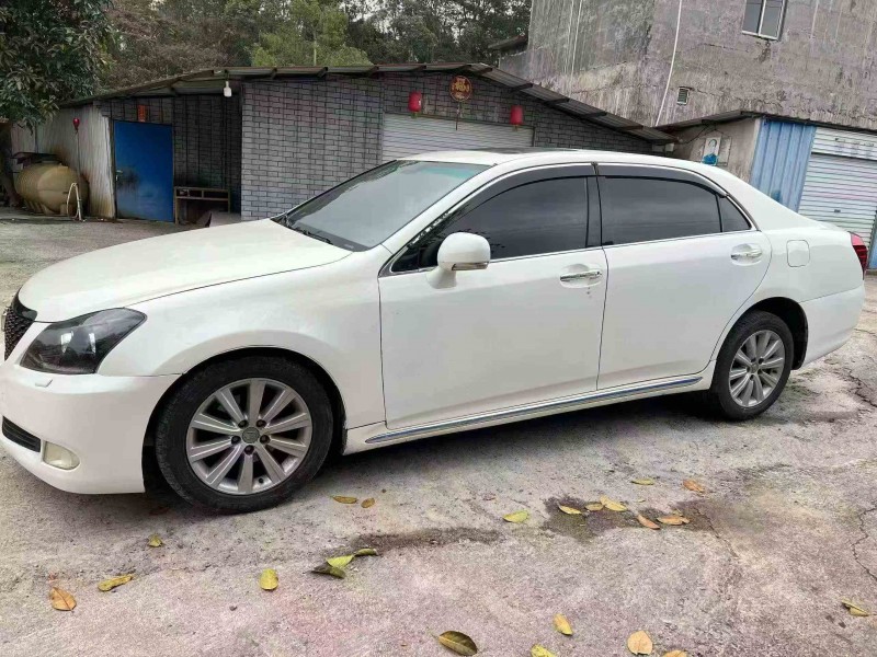 梧州11年丰田皇冠3