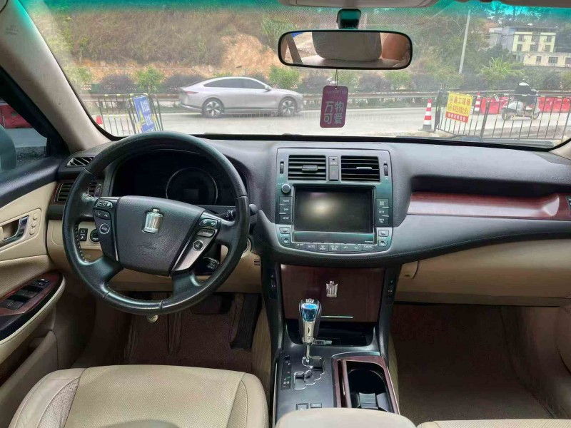 梧州11年丰田皇冠4