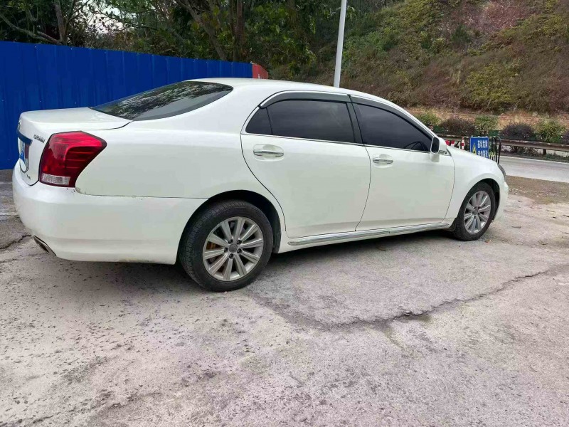 梧州11年丰田皇冠8