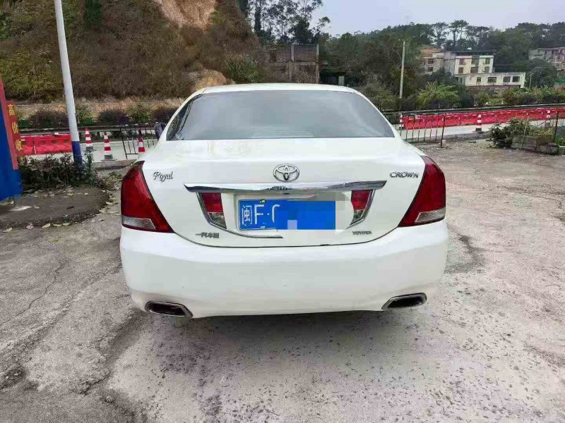 梧州11年丰田皇冠9