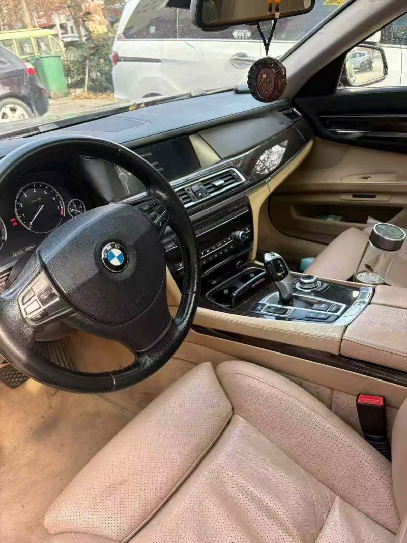 济南11年宝马7系3