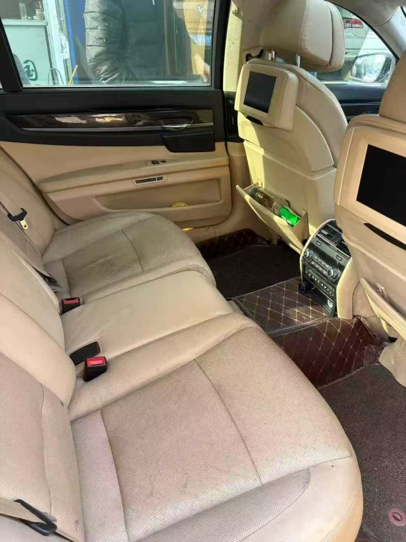 济南11年宝马7系7