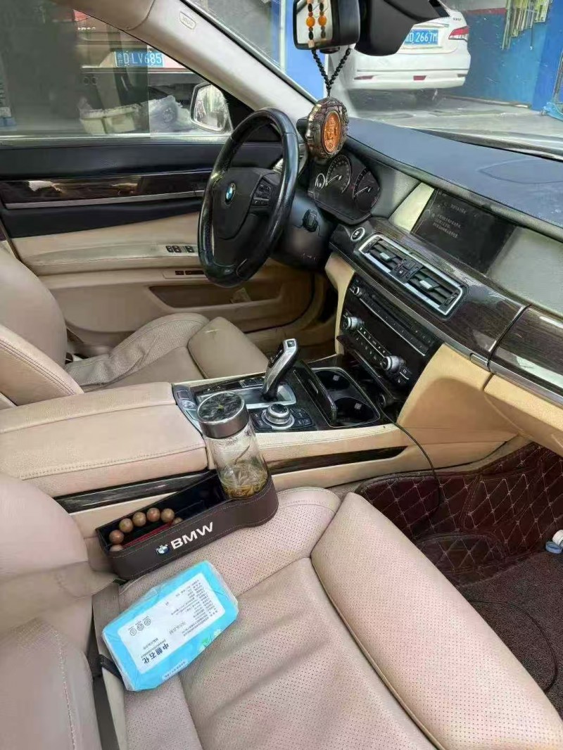 济南11年宝马7系8