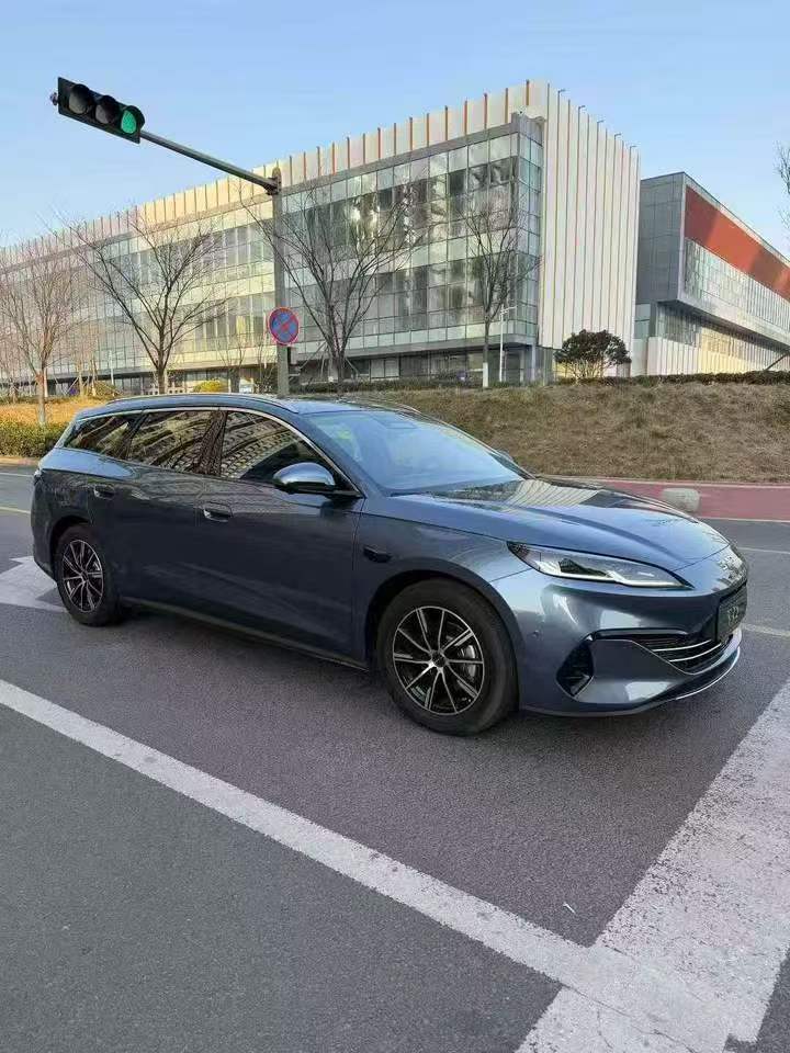 枣庄25年比亚迪海豹2