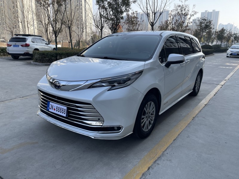 济宁22年丰田塞纳2