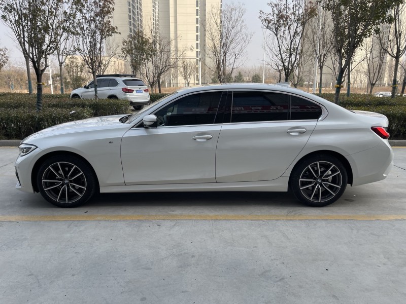 济宁22年宝马3系7