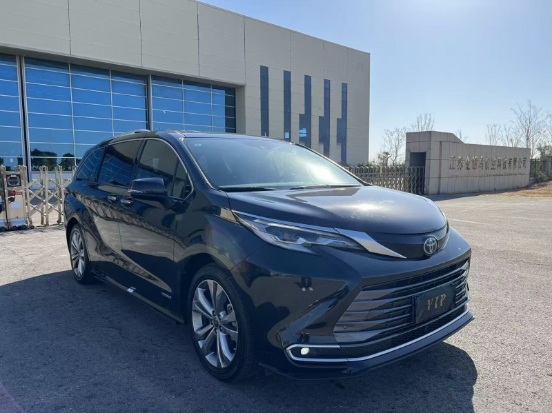 苏州23年丰田塞纳2