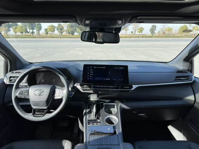 苏州23年丰田塞纳7