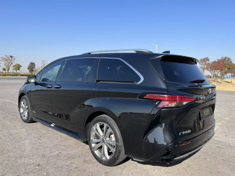 苏州23年丰田塞纳8