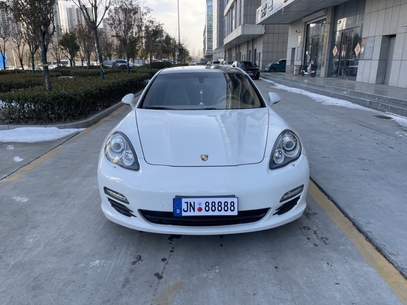 济宁12年保时捷帕拉梅拉1