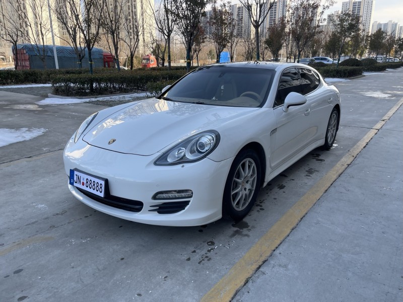 济宁12年保时捷帕拉梅拉2