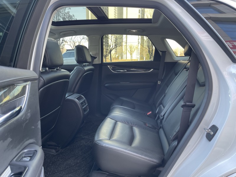 济宁17年凯迪拉克XT56