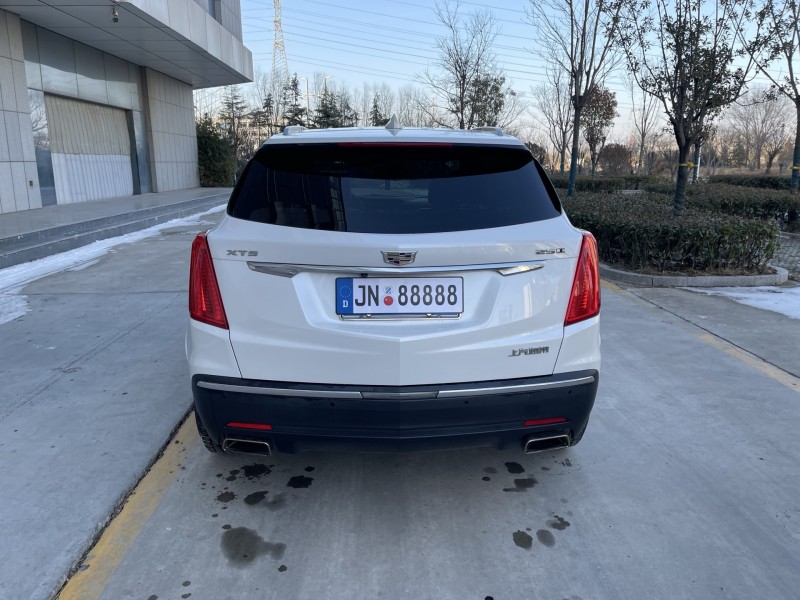 济宁17年凯迪拉克XT59