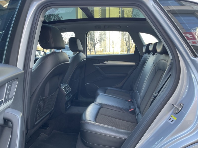 济宁19年奥迪Q55