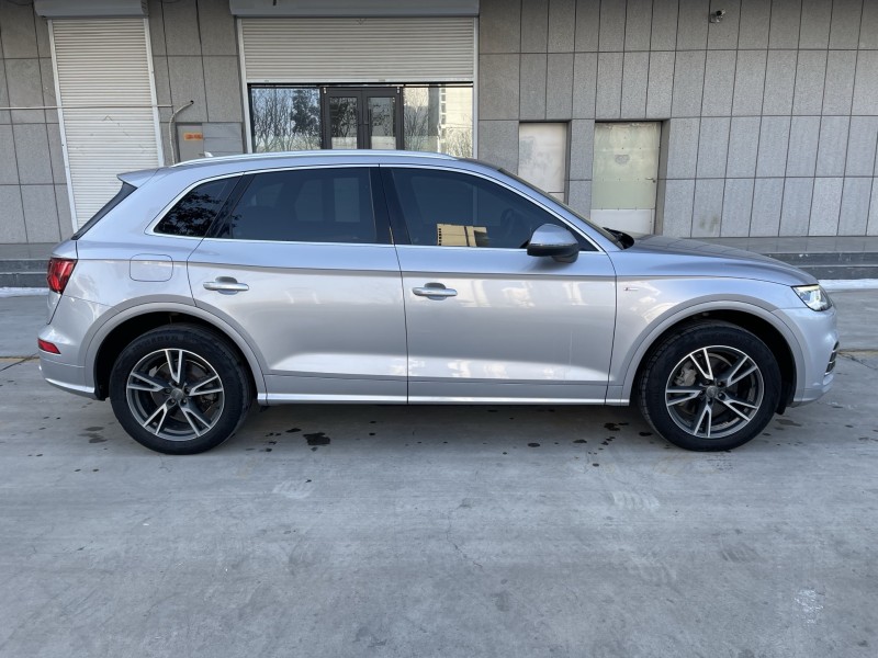 济宁19年奥迪Q57