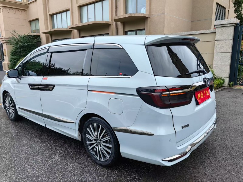 青岛24年本田艾力绅4