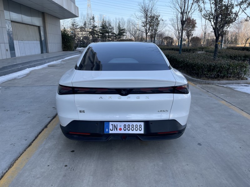 济宁25年极狐汽车阿尔法9