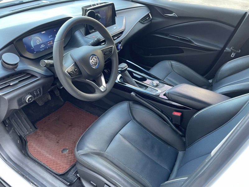 济宁24年别克微蓝5