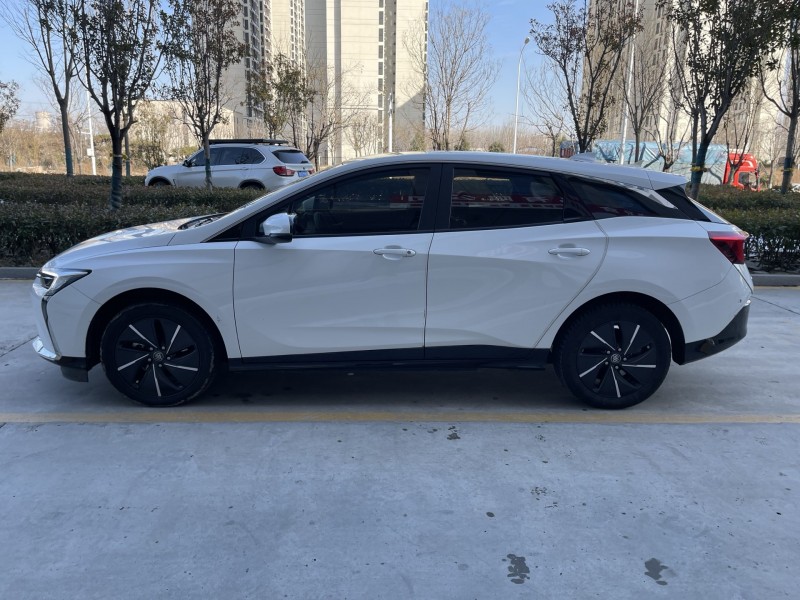 济宁24年别克微蓝8