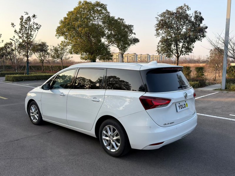 徐州23年别克GL68