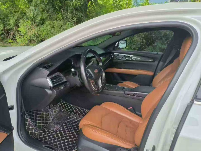 遂宁17年凯迪拉克CT65