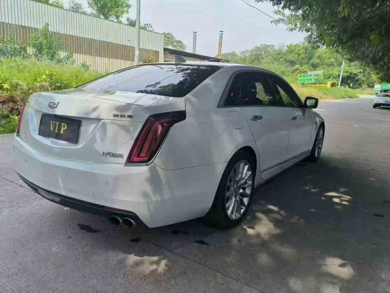 遂宁17年凯迪拉克CT67