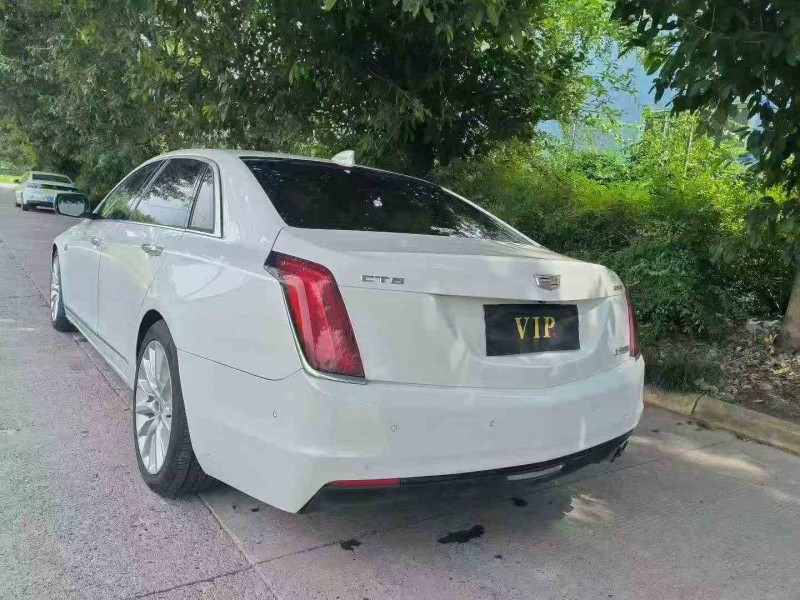 遂宁17年凯迪拉克CT68