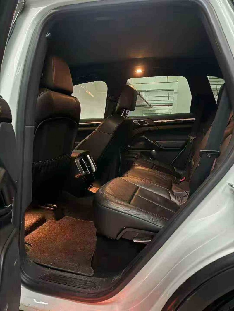 重庆13年保时捷卡宴3